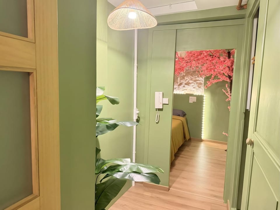 Photo of the whole room, Decorative detail