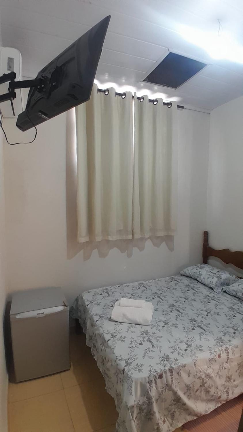 Bed, TV and multimedia, Photo of the whole room, Bedroom, towels