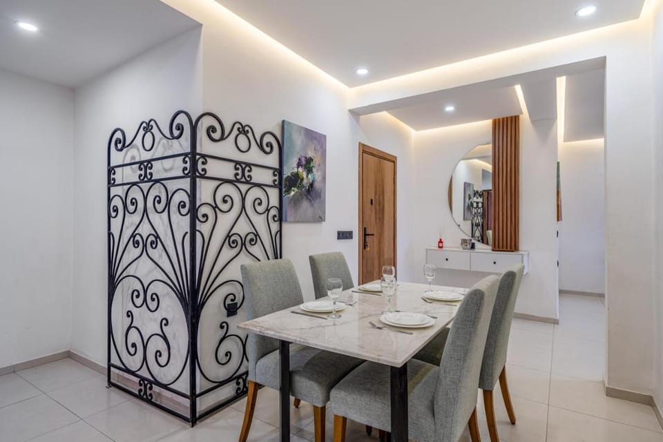 Modern 3-Bed retreat in Gueliz near Train station Apartment in Marrakesh