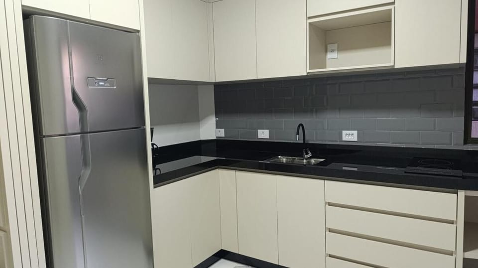 Kitchen or kitchenette, microwave, stove