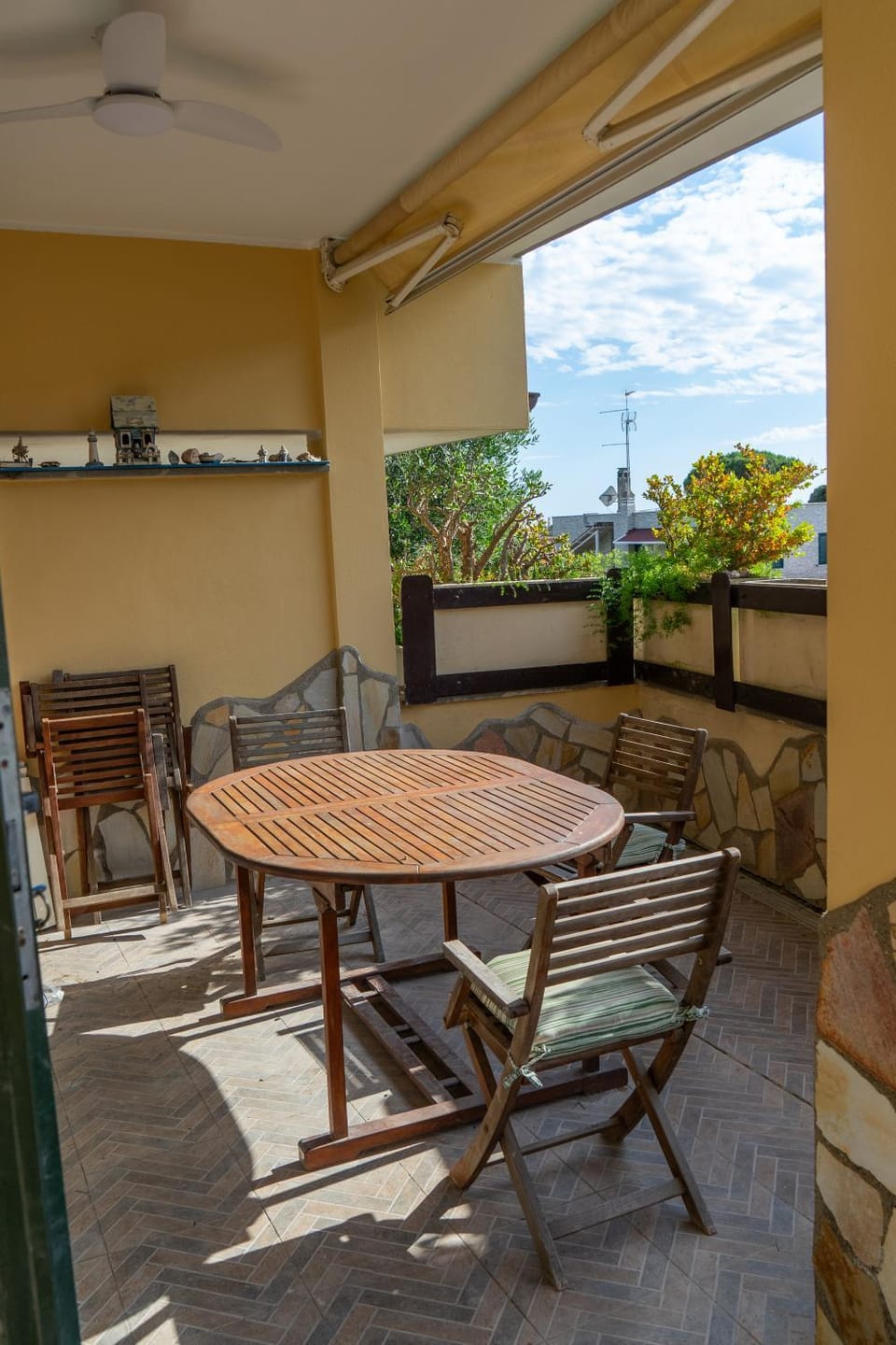Patio, Dining area