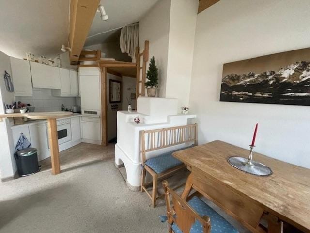 Kitchen or kitchenette, Dining area