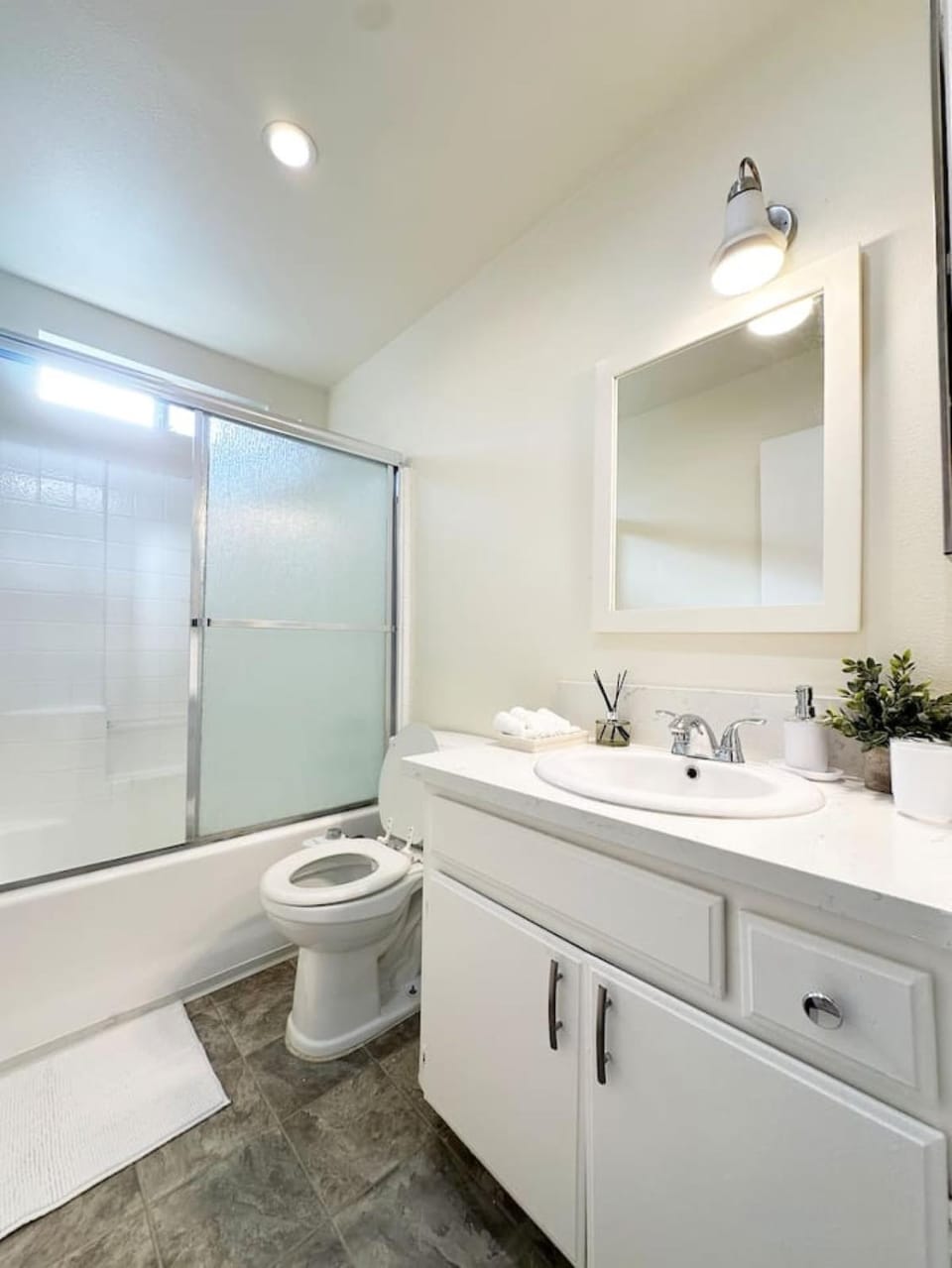 Shower, Toilet, Bathroom, Bath, towels