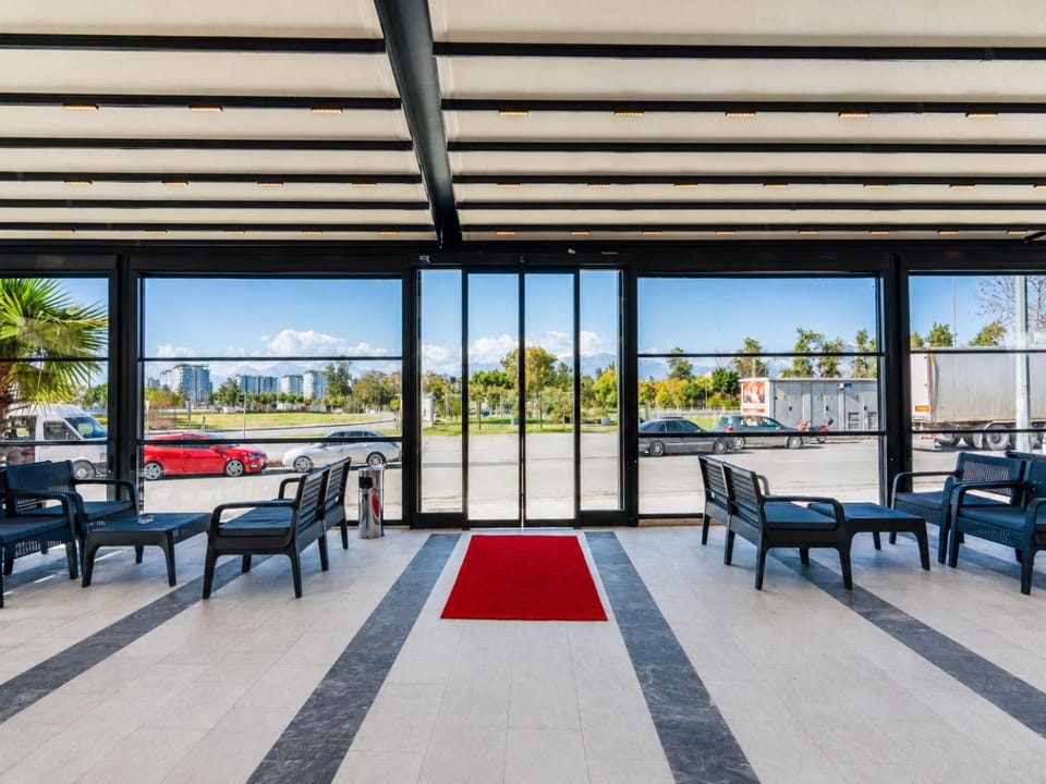 Day, Seating area