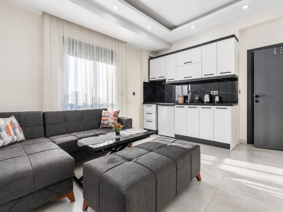 Kitchen or kitchenette, Living room, Seating area, Dining area, minibar, stove