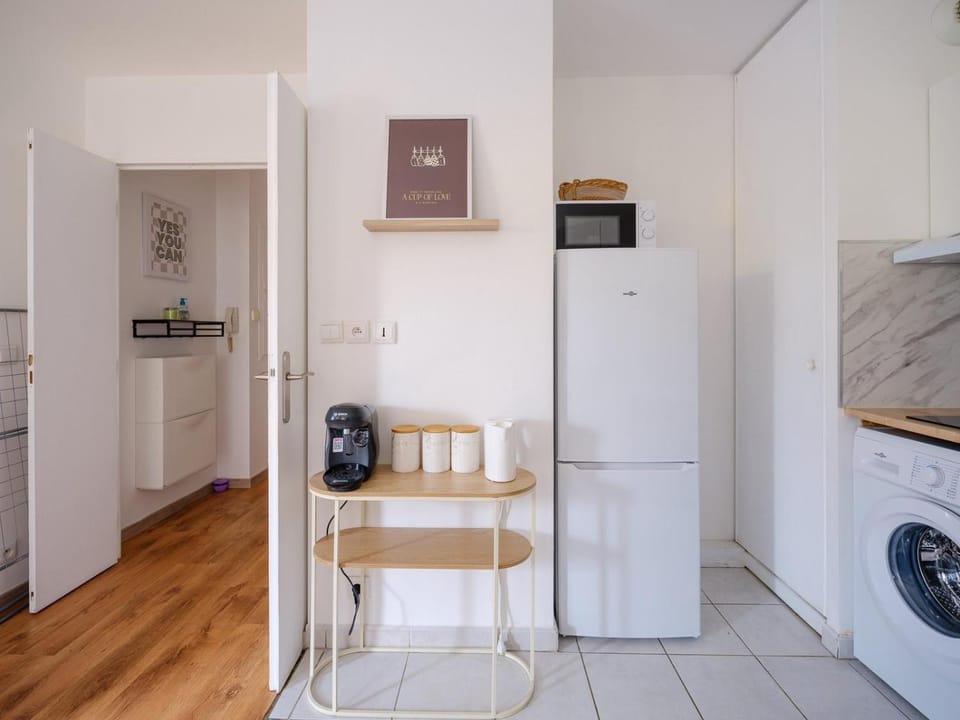 Studio lumineux - terrasse privée & parking - proche La Défense Apartment in Île-de-France