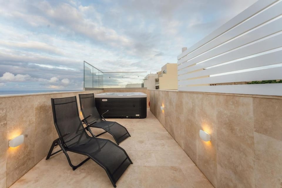 NEW - Only Suites Unit 5 Modern 2-Bedroom apartment with common heated Jacuzzi by SF Homes Apartment in Saint Julians