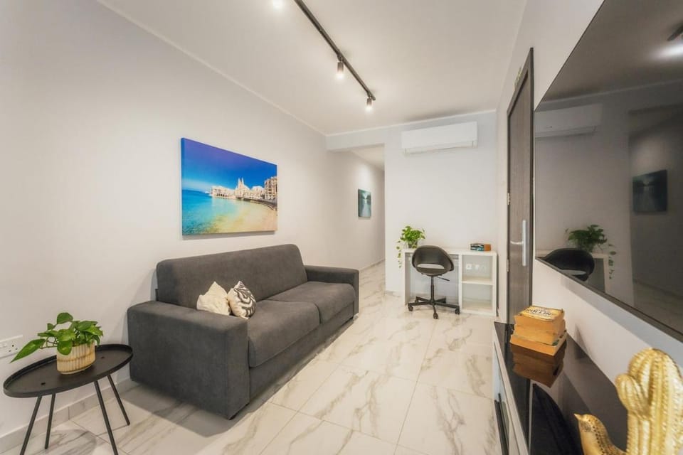 NEW - Only Suites Unit 5 Modern 2-Bedroom apartment with common heated Jacuzzi by SF Homes Apartment in Saint Julians