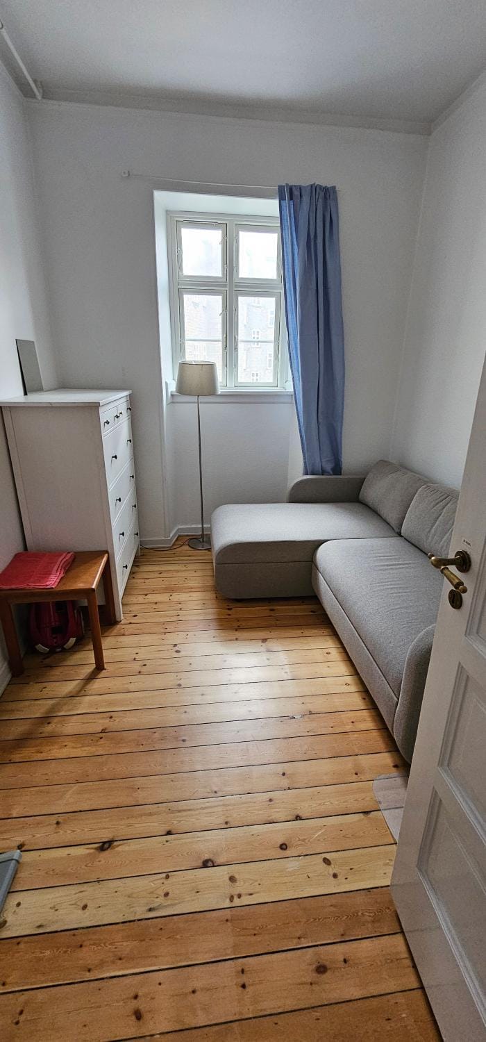 Nice quiet room in posh area central capitol Apartment in Frederiksberg