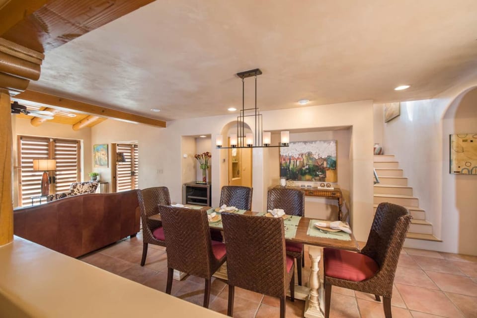 El Corazón de Santa Fe · Corner Courtyard Townhouse House in Santa Fe