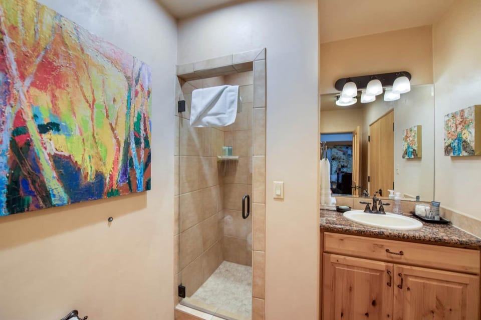 El Corazón de Santa Fe · Corner Courtyard Townhouse House in Santa Fe