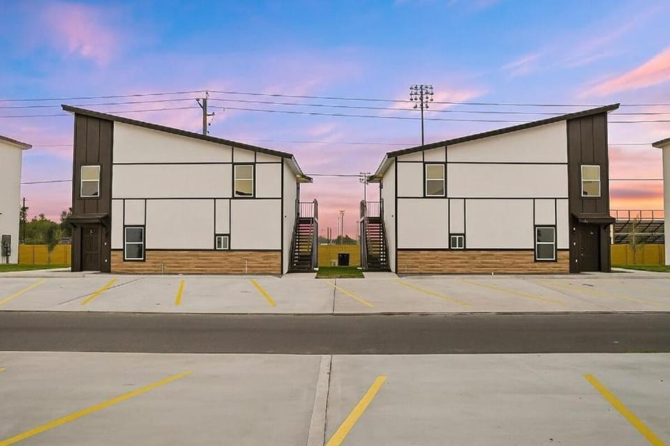 Executive Comfort Suite Apartment in Weslaco