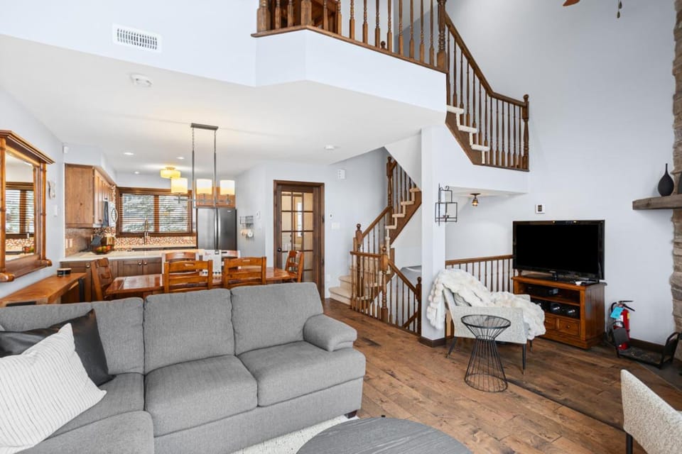 TV and multimedia, Kitchen or kitchenette, Living room, Dining area