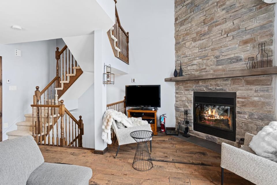 TV and multimedia, Living room, fireplace