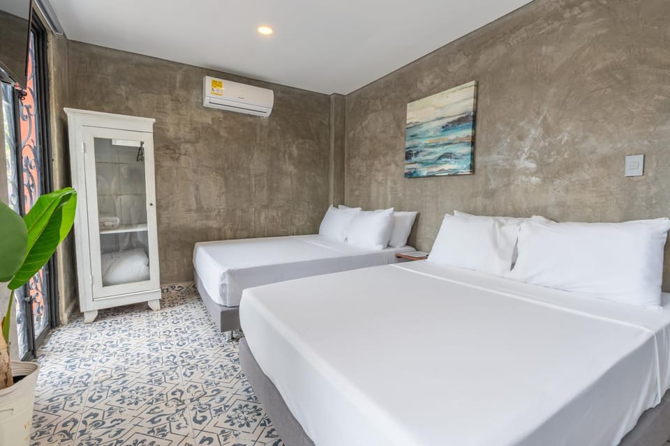 Bed, TV and multimedia, Balcony/Terrace, Bedroom, towels, air conditioner