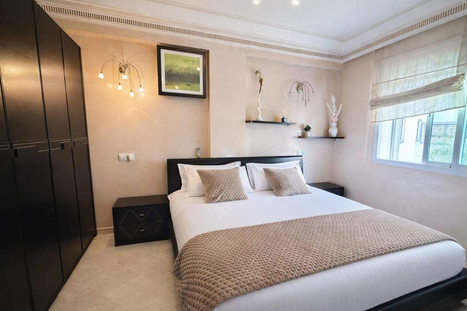 Bed, Bedroom, wardrobe, air conditioner