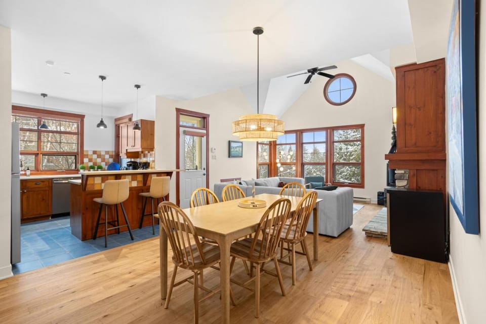 Kitchen or kitchenette, Living room, Dining area