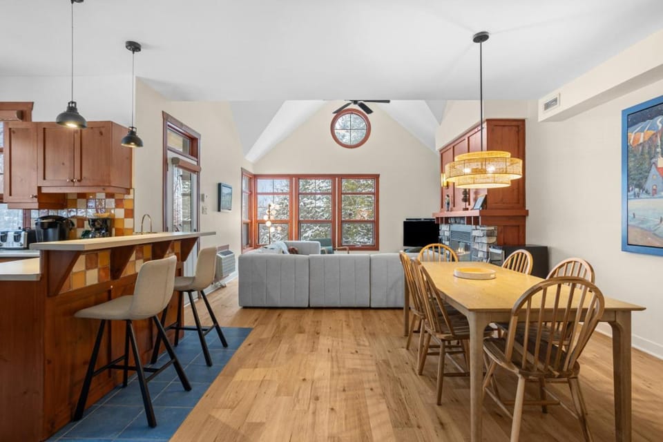 Kitchen or kitchenette, Living room, Dining area