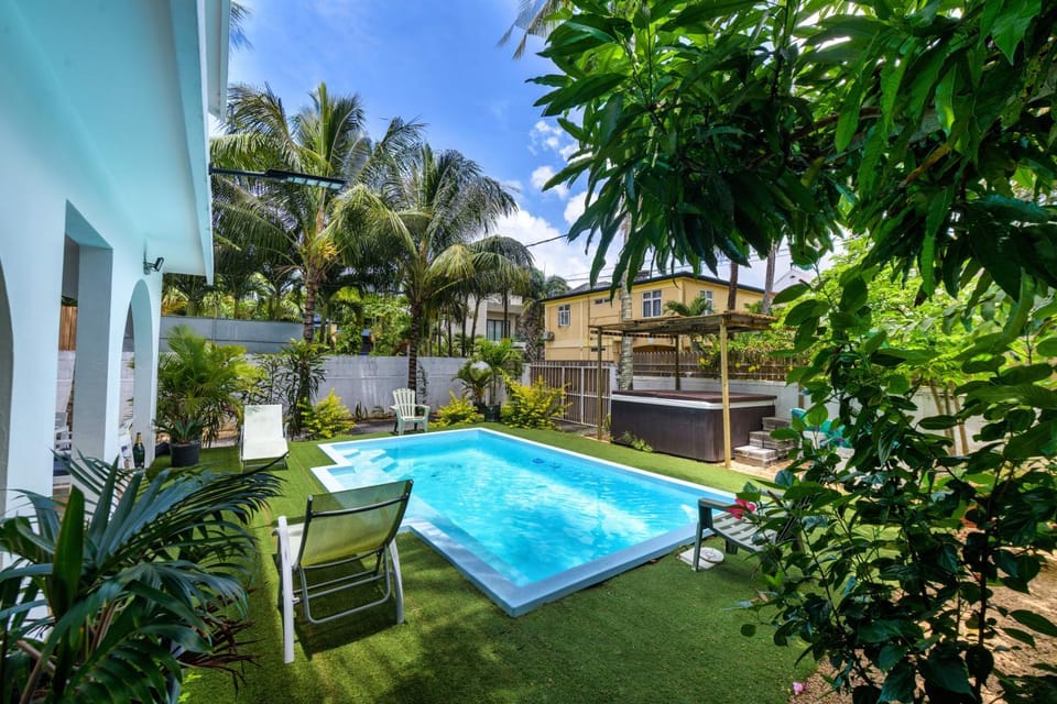 Day, Swimming pool