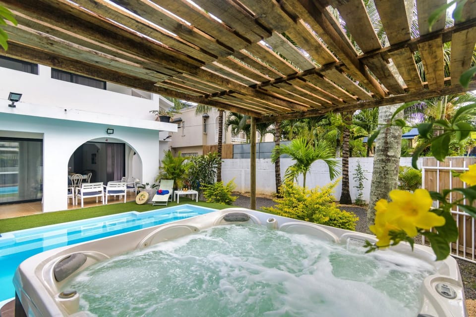 Day, Hot Tub, Swimming pool