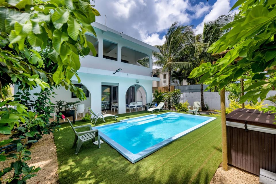 Day, Swimming pool