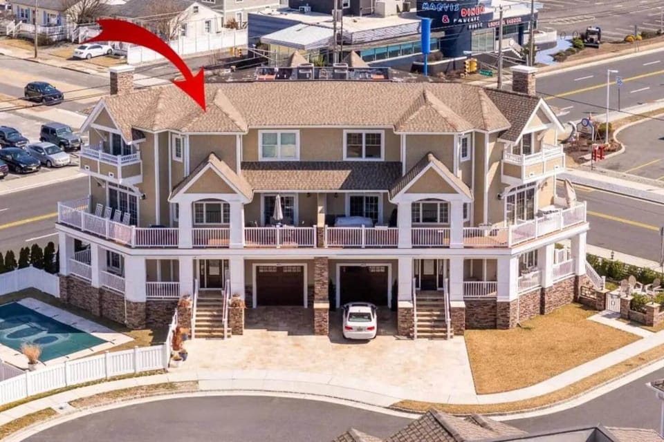 Bay Front Paradise w/Heated Pool House in North Wildwood