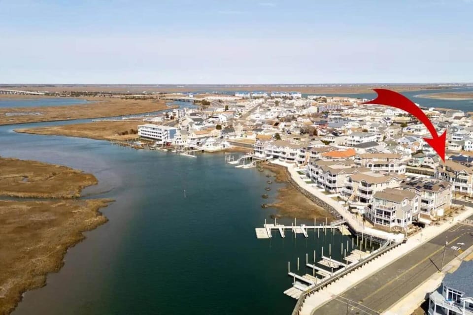 Bay Front Paradise w/Heated Pool House in North Wildwood
