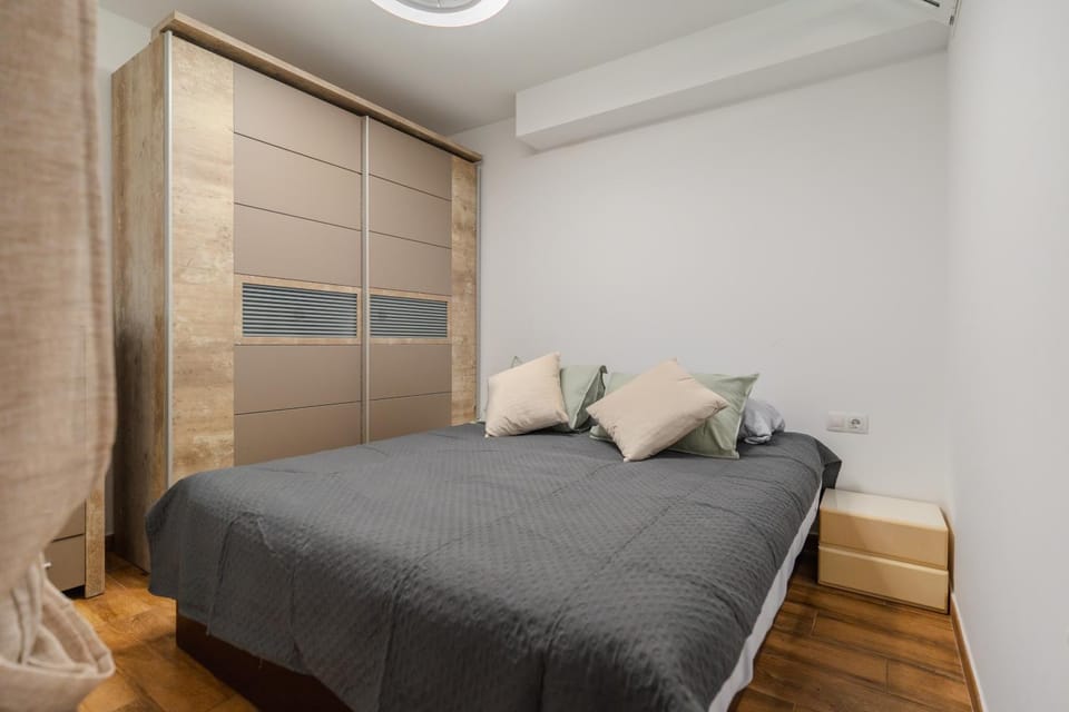 Bed, Photo of the whole room, Bedroom, wardrobe