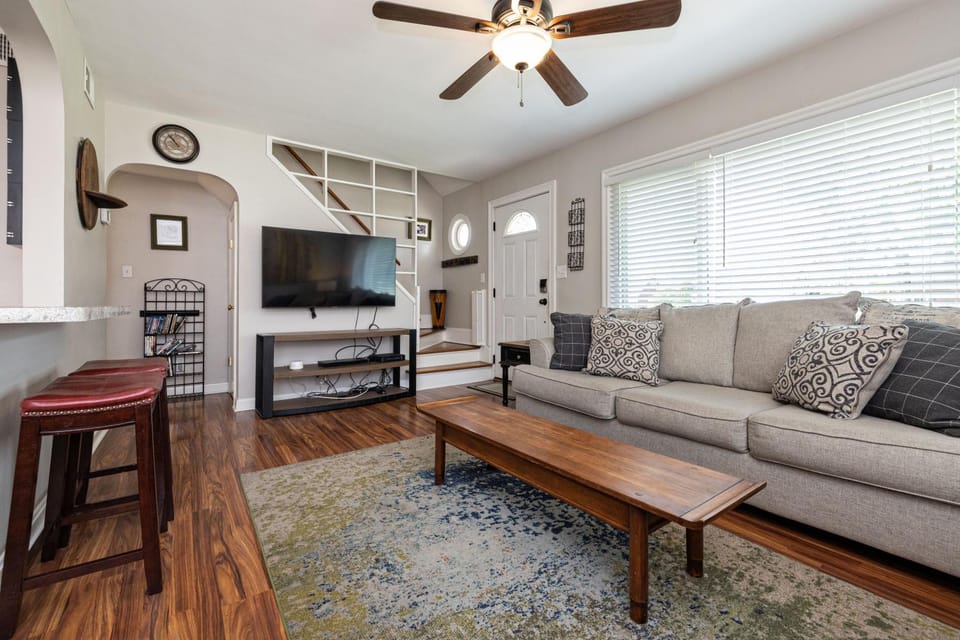 OPEN 4BR2BA Sleeps 8 Near Hwy Covered Deck House in Jefferson County