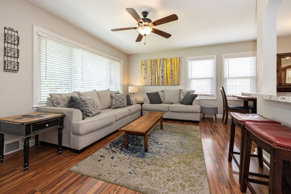 OPEN 4BR2BA Sleeps 8 Near Hwy Covered Deck House in Jefferson County