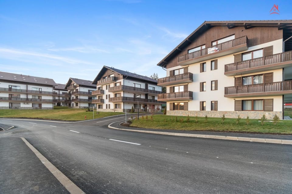 Property building, Day, Neighbourhood, Street view