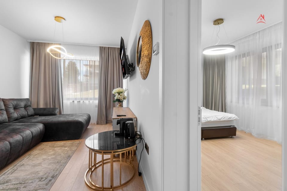 Communal lounge/ TV room, Bed, TV and multimedia, Living room, Photo of the whole room, Seating area, Evening entertainment, Bedroom