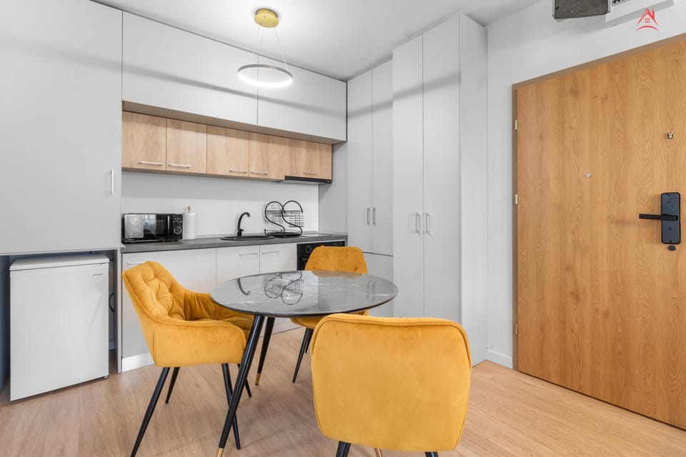 Coffee/tea facilities, Kitchen or kitchenette, Dining area, oven, toaster