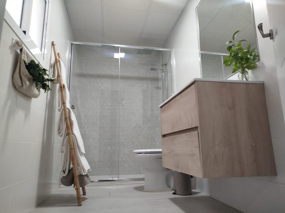 Bathroom, towels