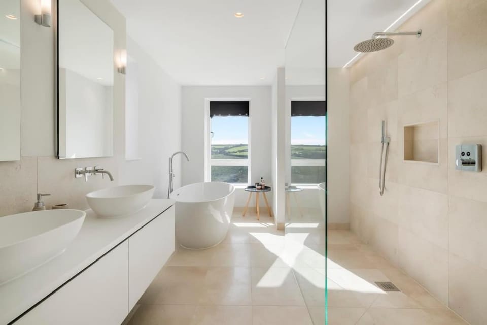 Modern Home with Stunning Gannel Estuary Views House in Newquay