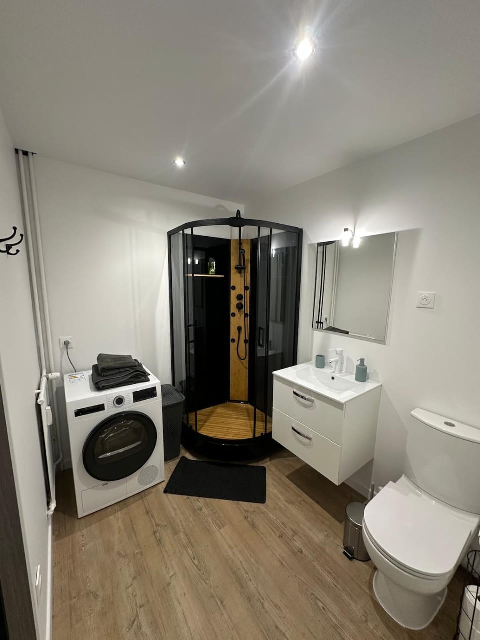 Jacuzzi Privé & Cinéma - Suite Romantique Apartment in Grand Est