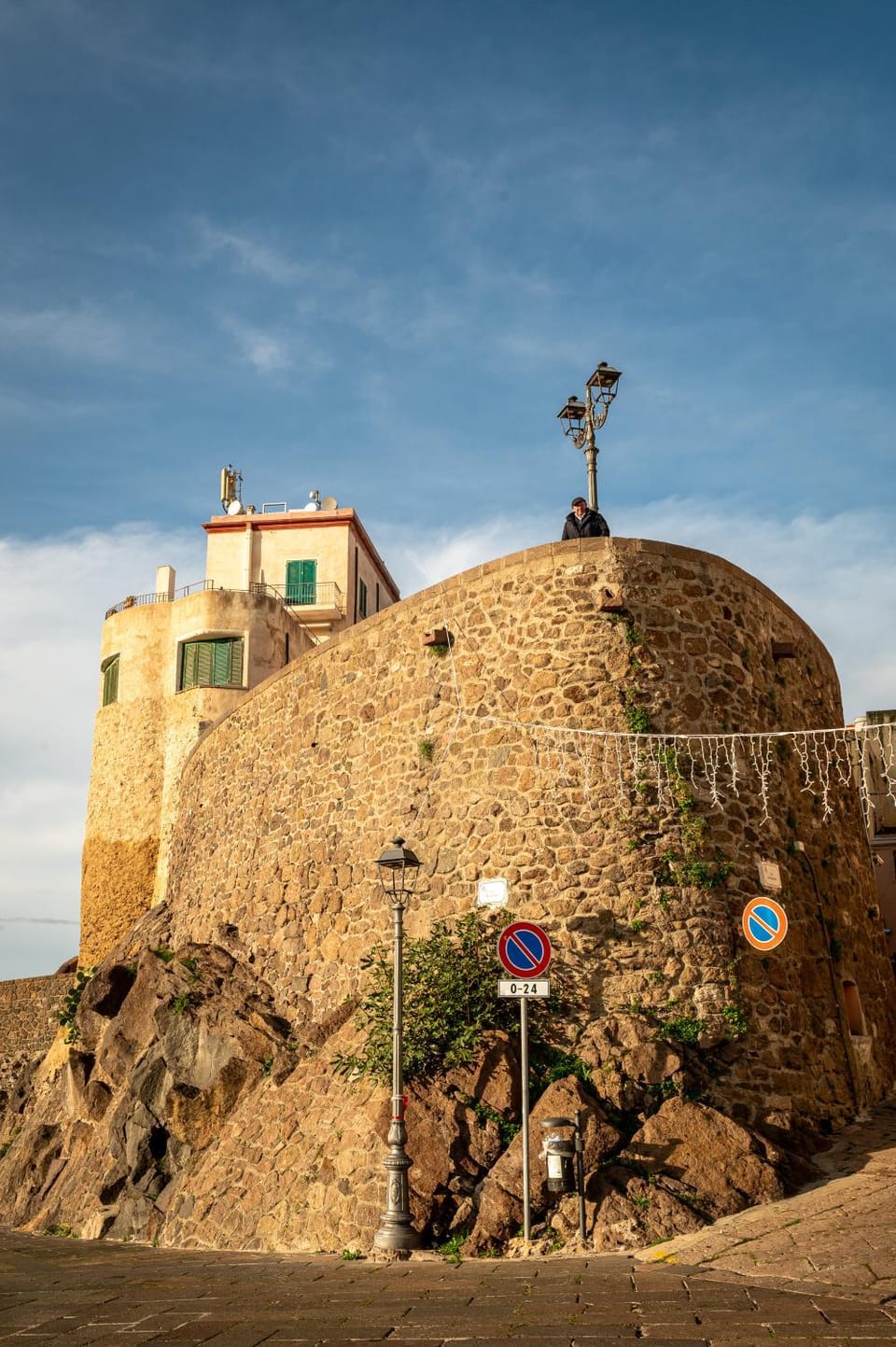 Toilet, Day, Natural landscape, Landmark view