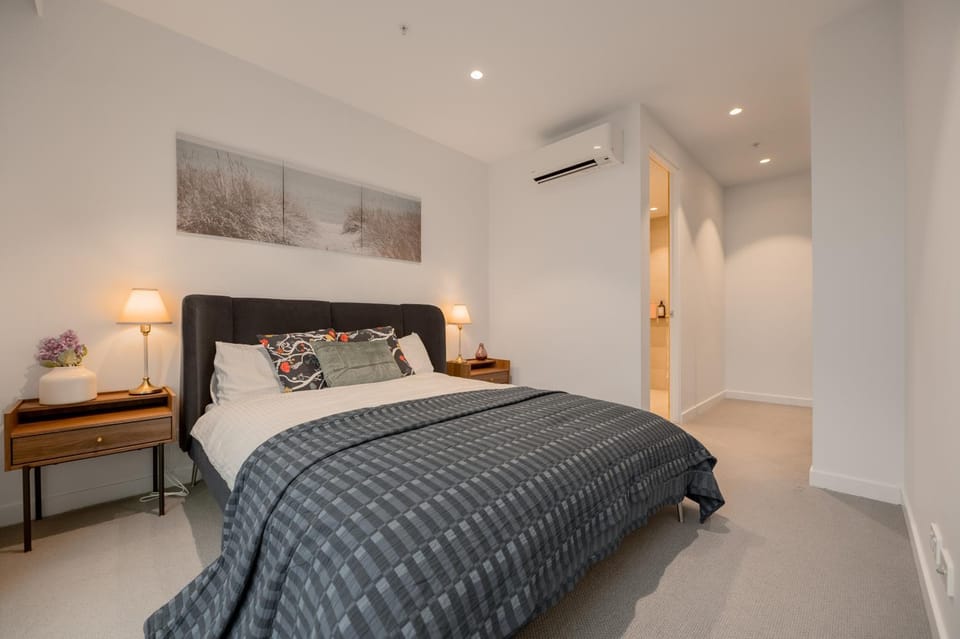 Sky One Grand Terrace Penthouse Apartment in Melbourne