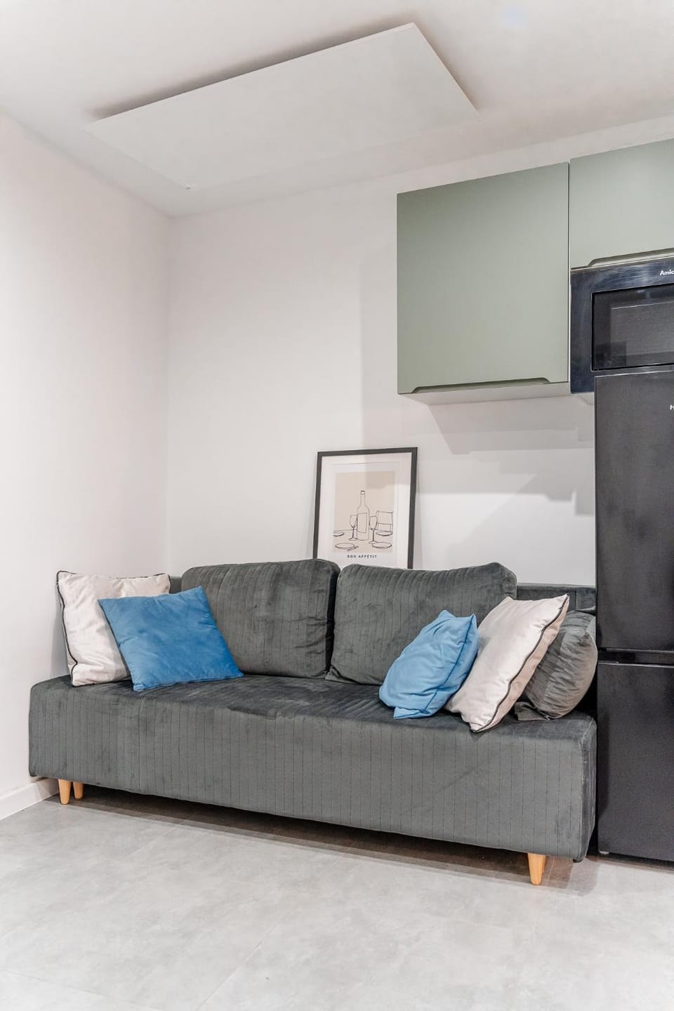 TV and multimedia, Kitchen or kitchenette, Living room, Seating area