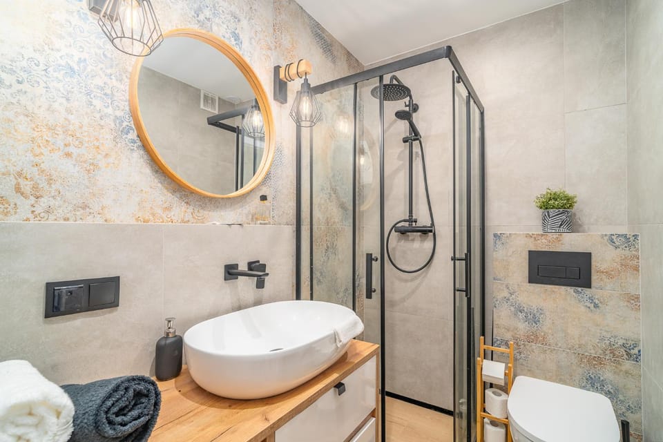 Shower, Toilet, Bathroom, towels