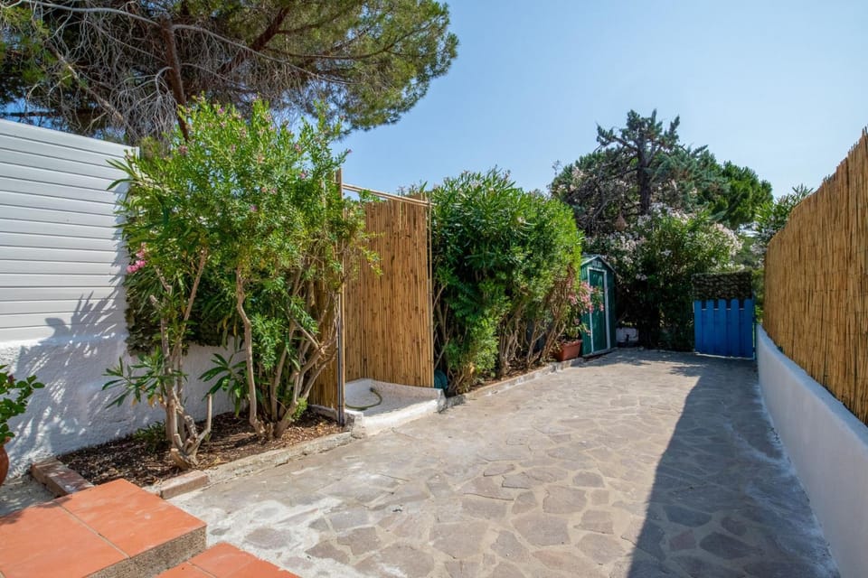 Shower, Inner courtyard view