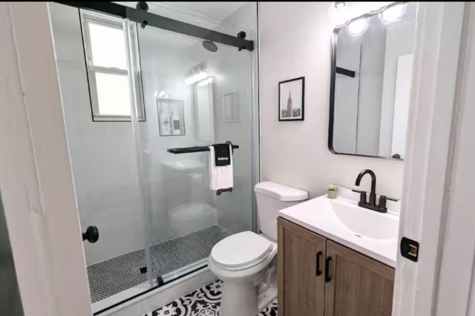 Cozy 3 Bedrooms Spacious Comfort House in East Orange