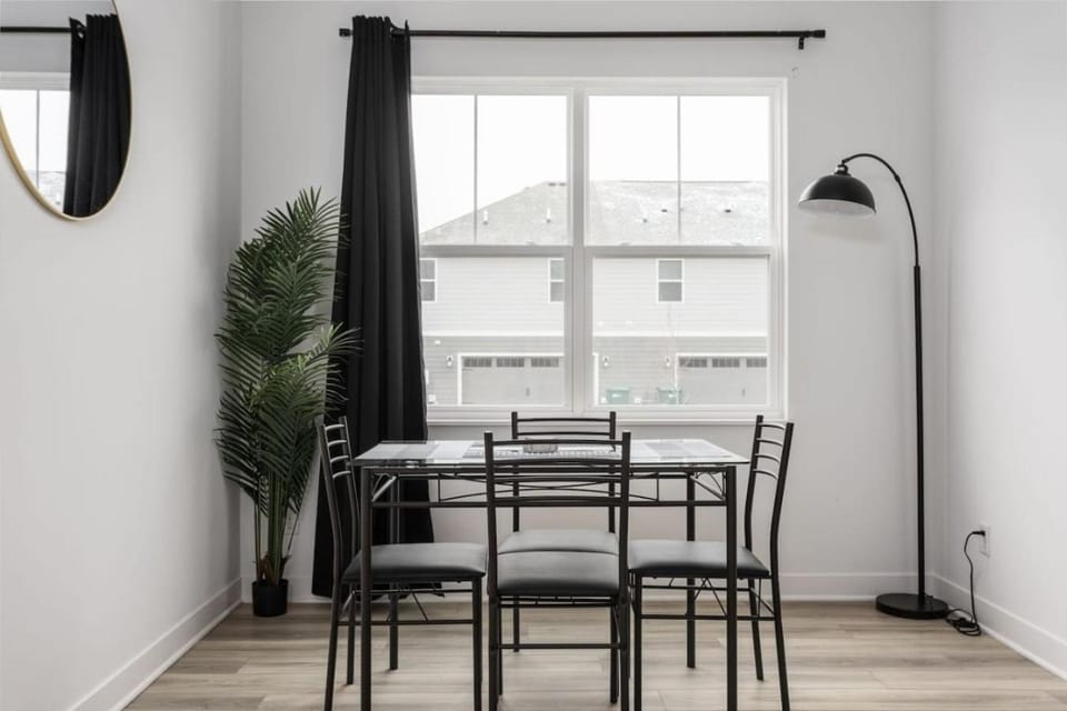 Seating area, Dining area