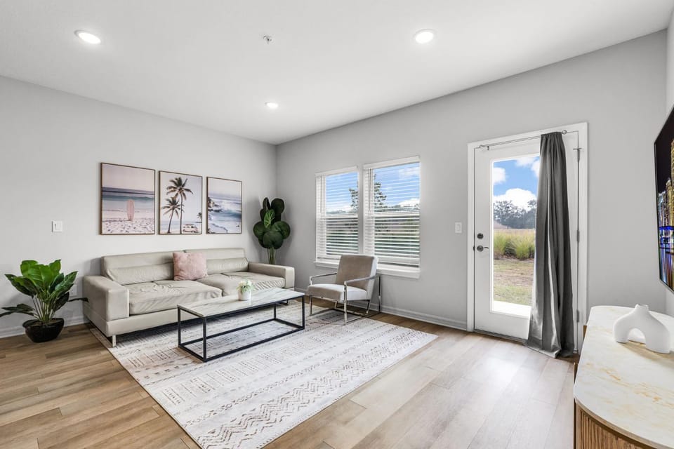 Modern Ocala 3BR Home Smart TV Fast Wifi House in Florida