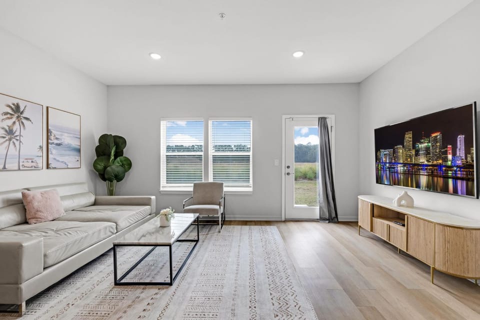 Modern Ocala 3BR Home Smart TV Fast Wifi House in Florida