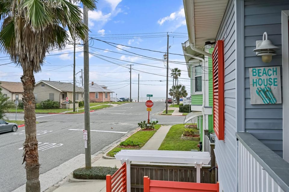 Day, Neighbourhood, Street view, Location