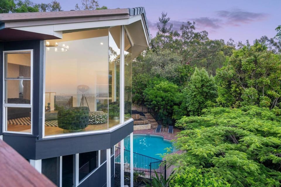 Aurora on Panorama - Panoramic Views - Sleeps 18pp House in Mudgeeraba