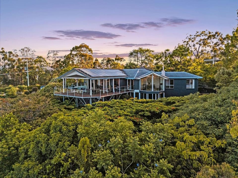 Aurora on Panorama - Panoramic Views - Sleeps 18pp House in Mudgeeraba