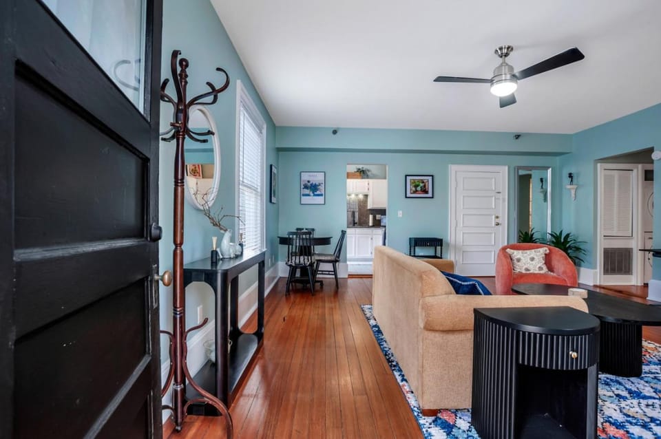 Victorian Style 1 Bedroom with Modern Touches, steps from Forsyth Park Apartment in Savannah