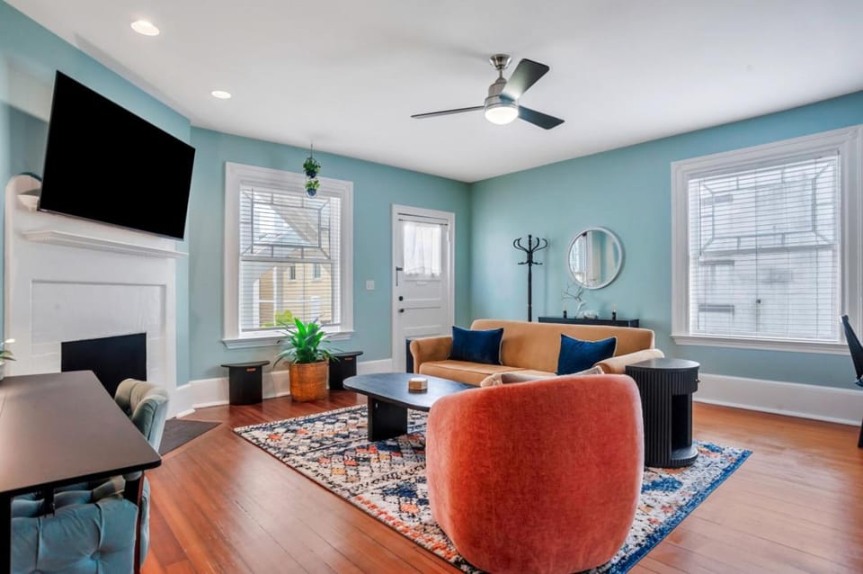 Victorian Style 1 Bedroom with Modern Touches, steps from Forsyth Park Apartment in Savannah